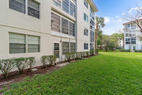 Tiny photo for 1503 CAYMAN Way #B1, Coconut Creek, FL 33066 (MLS # B26086670)