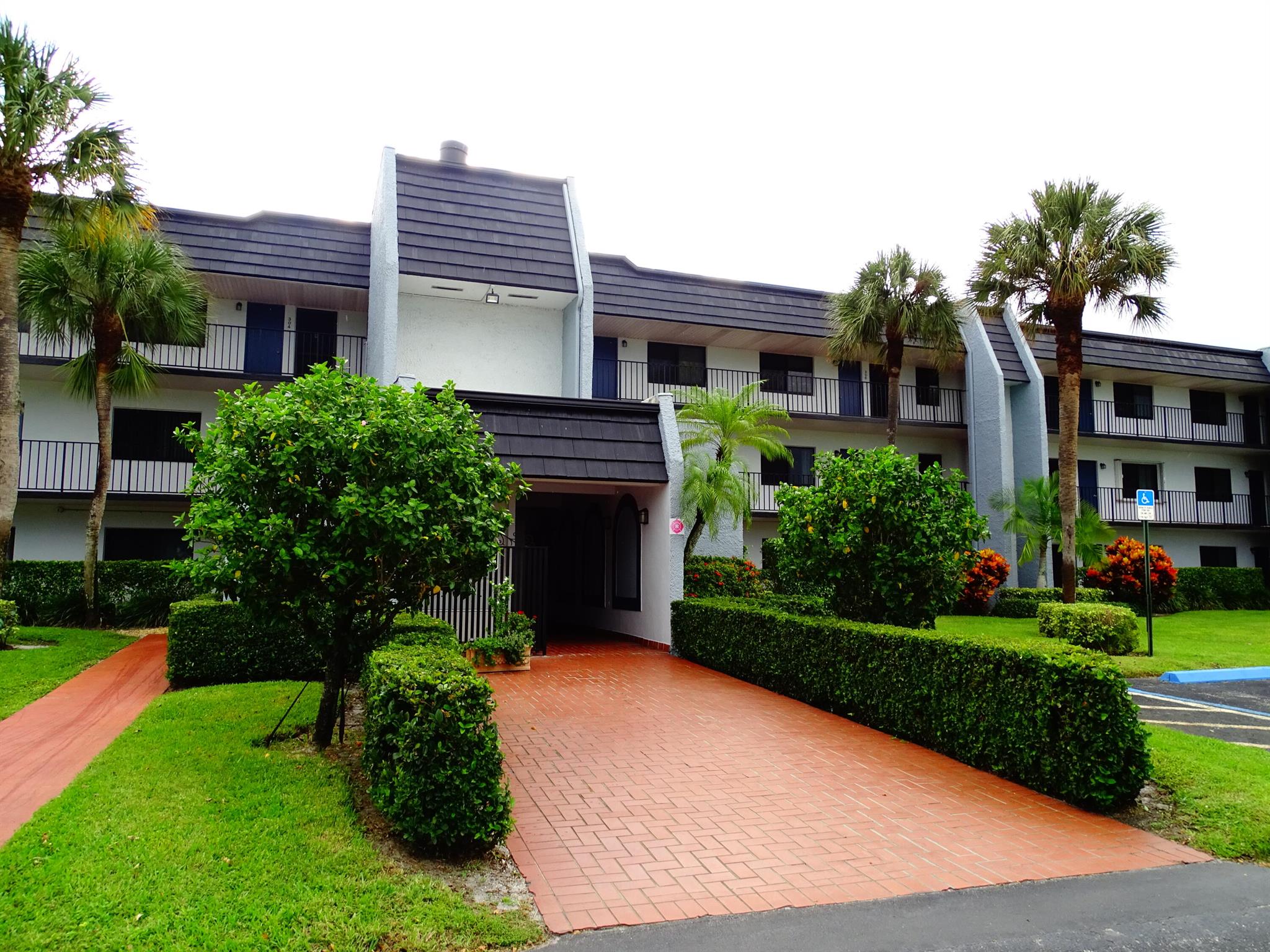 Two bedroom two bath renovated condo, updated floors, Lake view, enjoy the resort style living in an all age community with beautiful community pool, fitness, biking, walking trails and on a prestigious golf course. Located near shopping, restaurants and minutes from the Florida Turnpike .Manned guard gates and 24 hour security patrol. Elevator and laundry in the building. 700 credit score no exceptions it is a community requirement. Water, cable, internet, INCLUDED!
