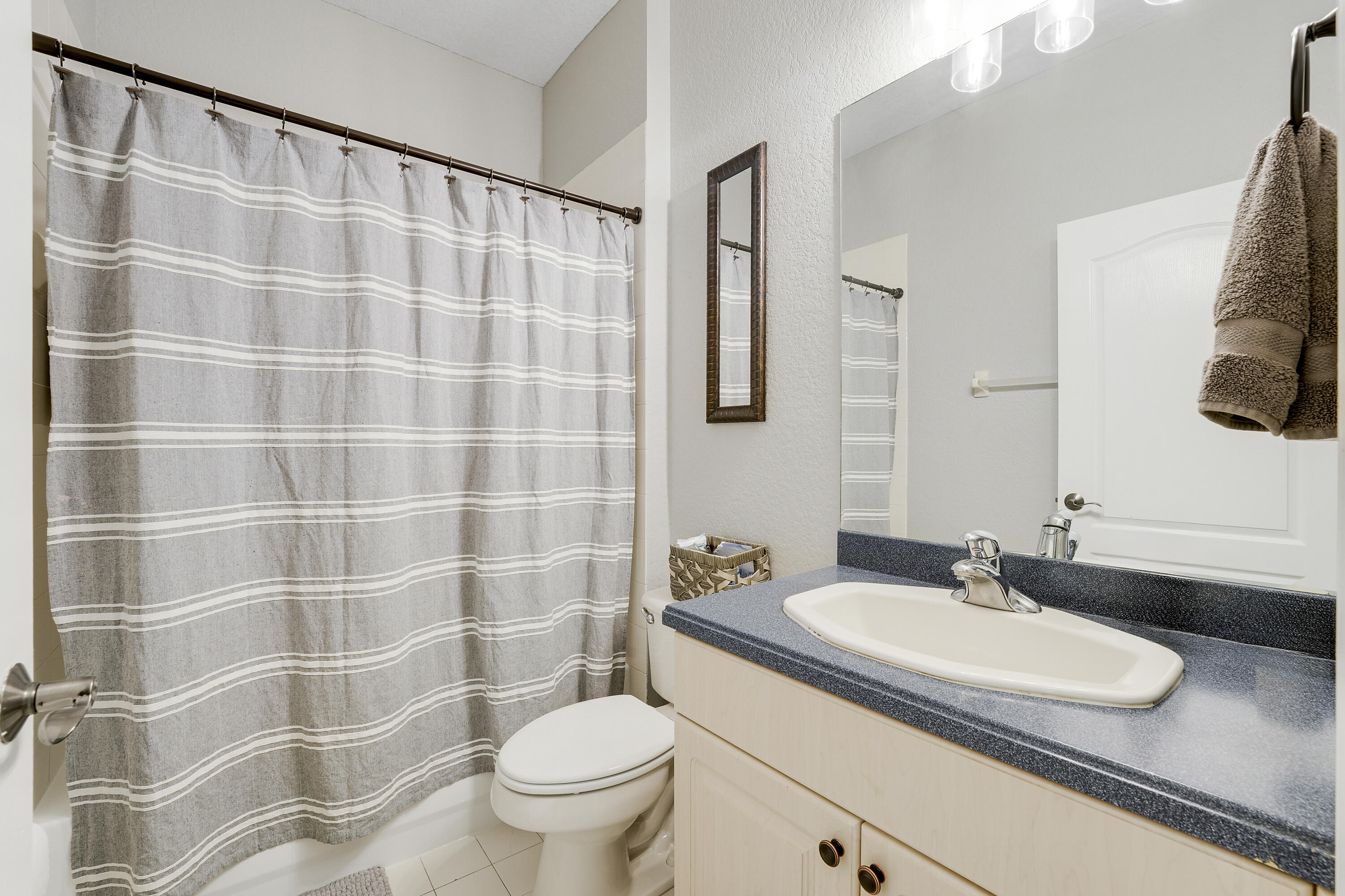 THOROUGHBRED LAKE ESTATES 1 - Residential Lease