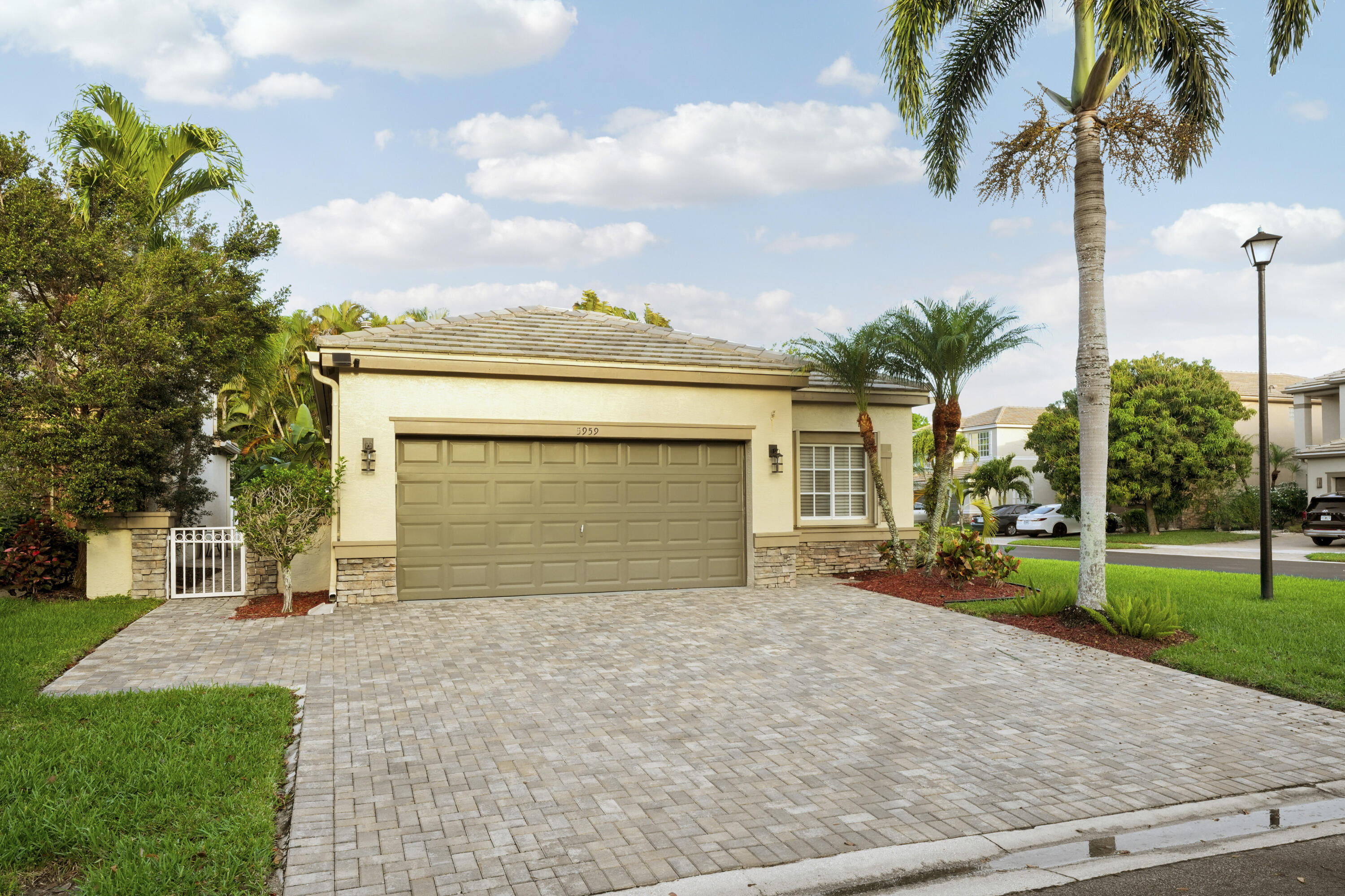 THOROUGHBRED LAKE ESTATES 1 - Residential Lease