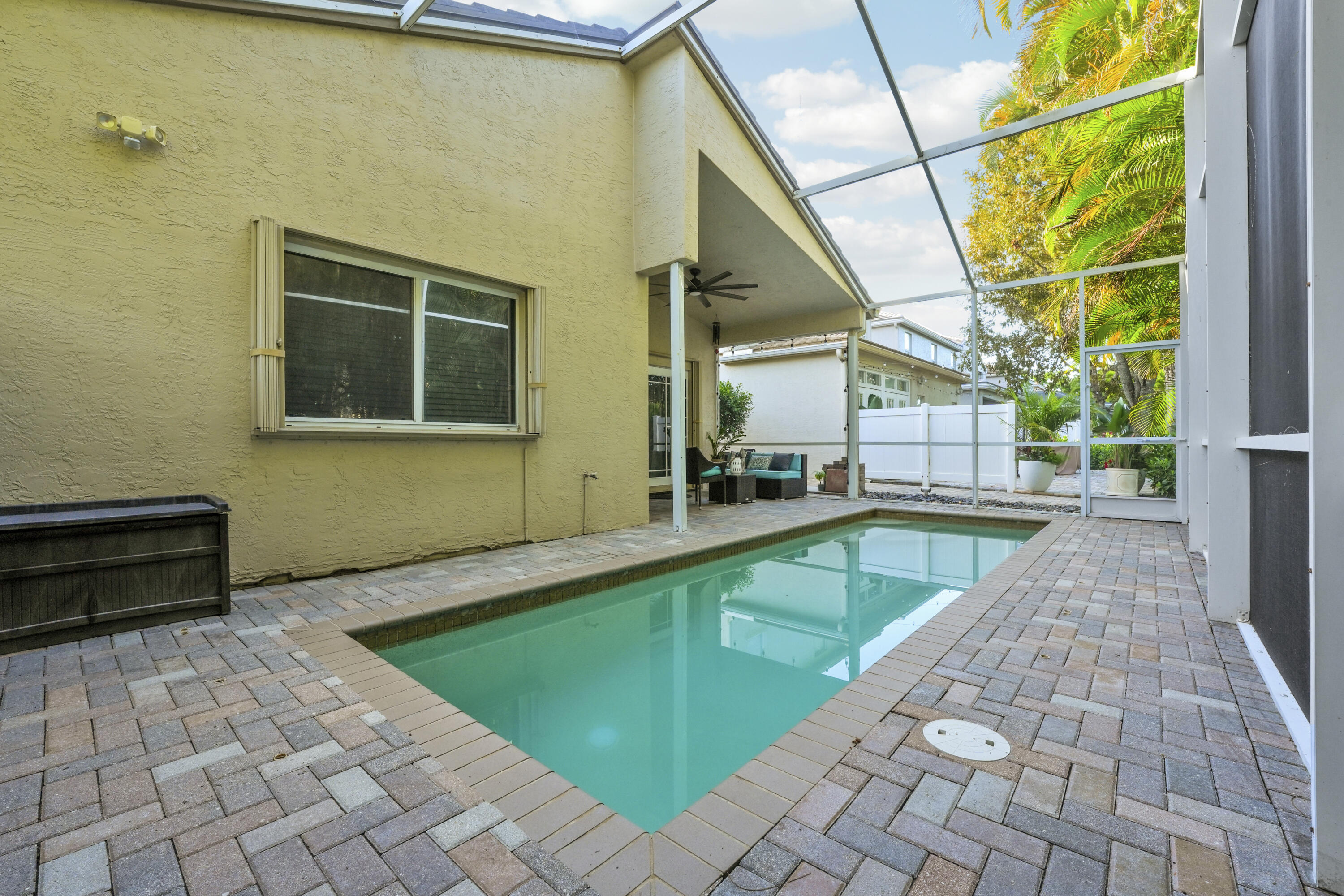 THOROUGHBRED LAKE ESTATES 1 - Residential Lease