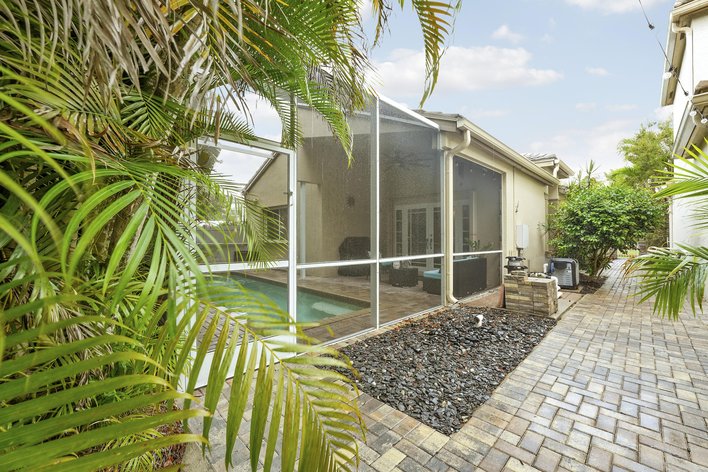 THOROUGHBRED LAKE ESTATES 1 - Residential Lease