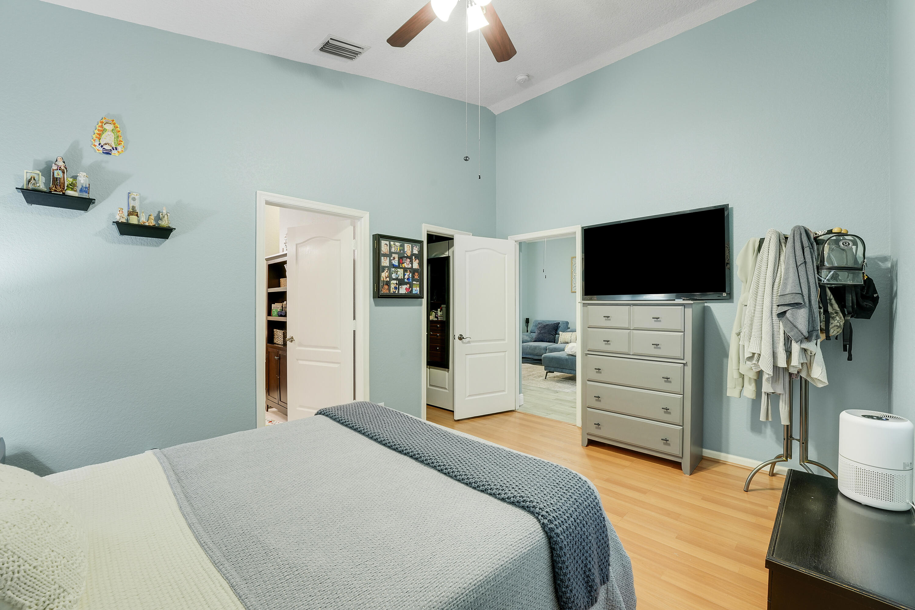 THOROUGHBRED LAKE ESTATES 1 - Residential Lease