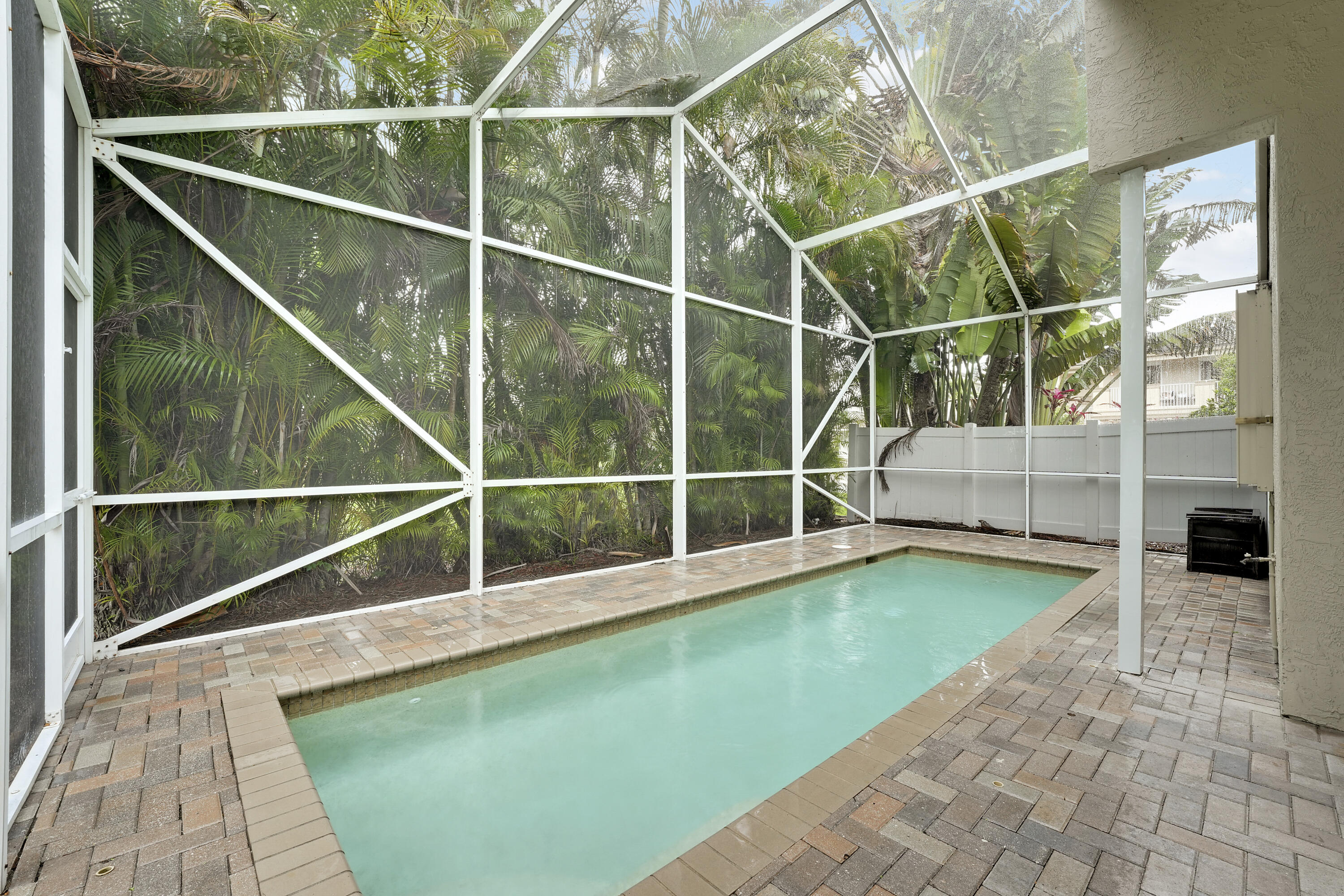 THOROUGHBRED LAKE ESTATES 1 - Residential Lease