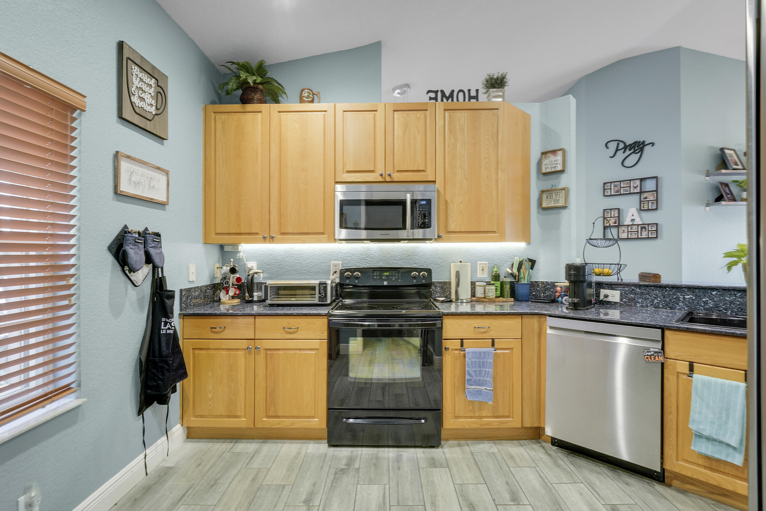 THOROUGHBRED LAKE ESTATES 1 - Residential Lease