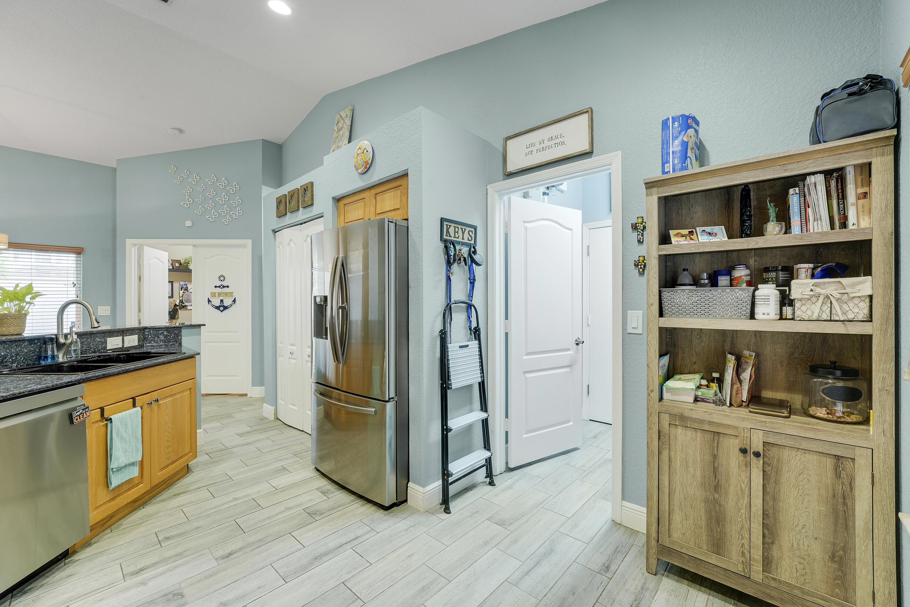 THOROUGHBRED LAKE ESTATES 1 - Residential Lease