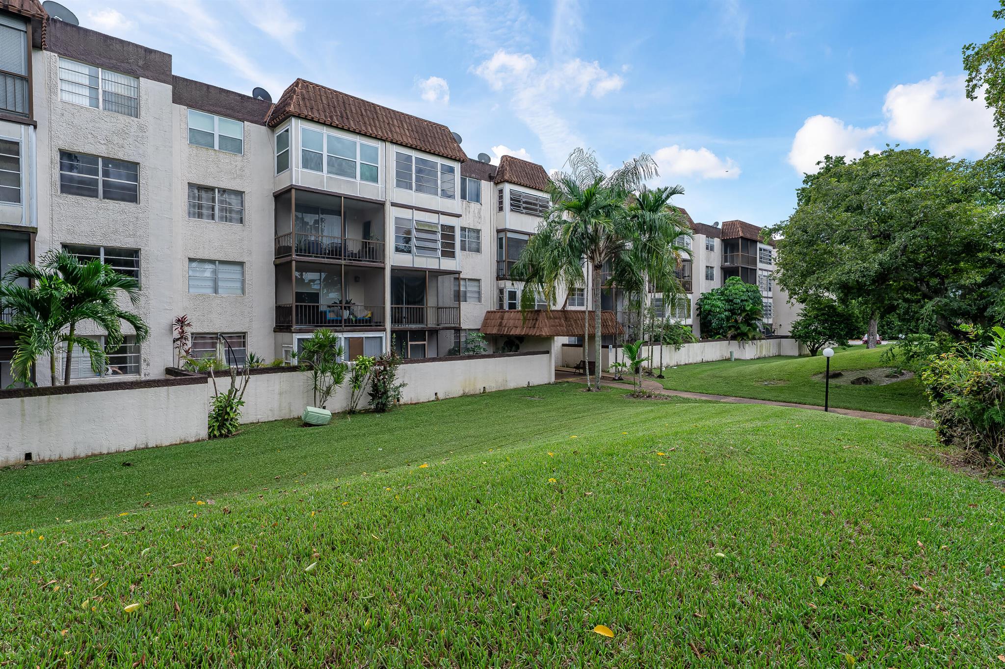 OMEGA CONDO NO 3 - Residential