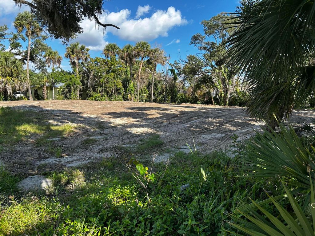 Photo of 525 Acacia Road, Vero Beach, FL 32963 (MLS # B26043576)