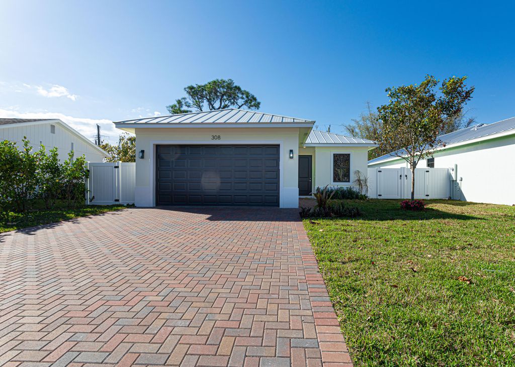 Photo of 308 4th Street, Jupiter, FL 33458 (MLS # R11167458)