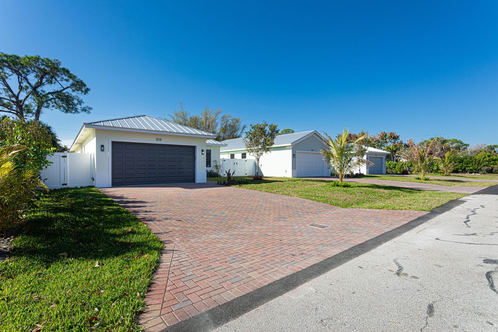 Photo of 308 4th Street, Jupiter, FL 33458 (MLS # R11167458)