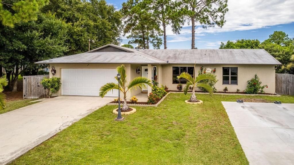 Photo of 379 SE Husted Ter Ter, Port Saint Lucie, FL 34983 (MLS # F10350680)