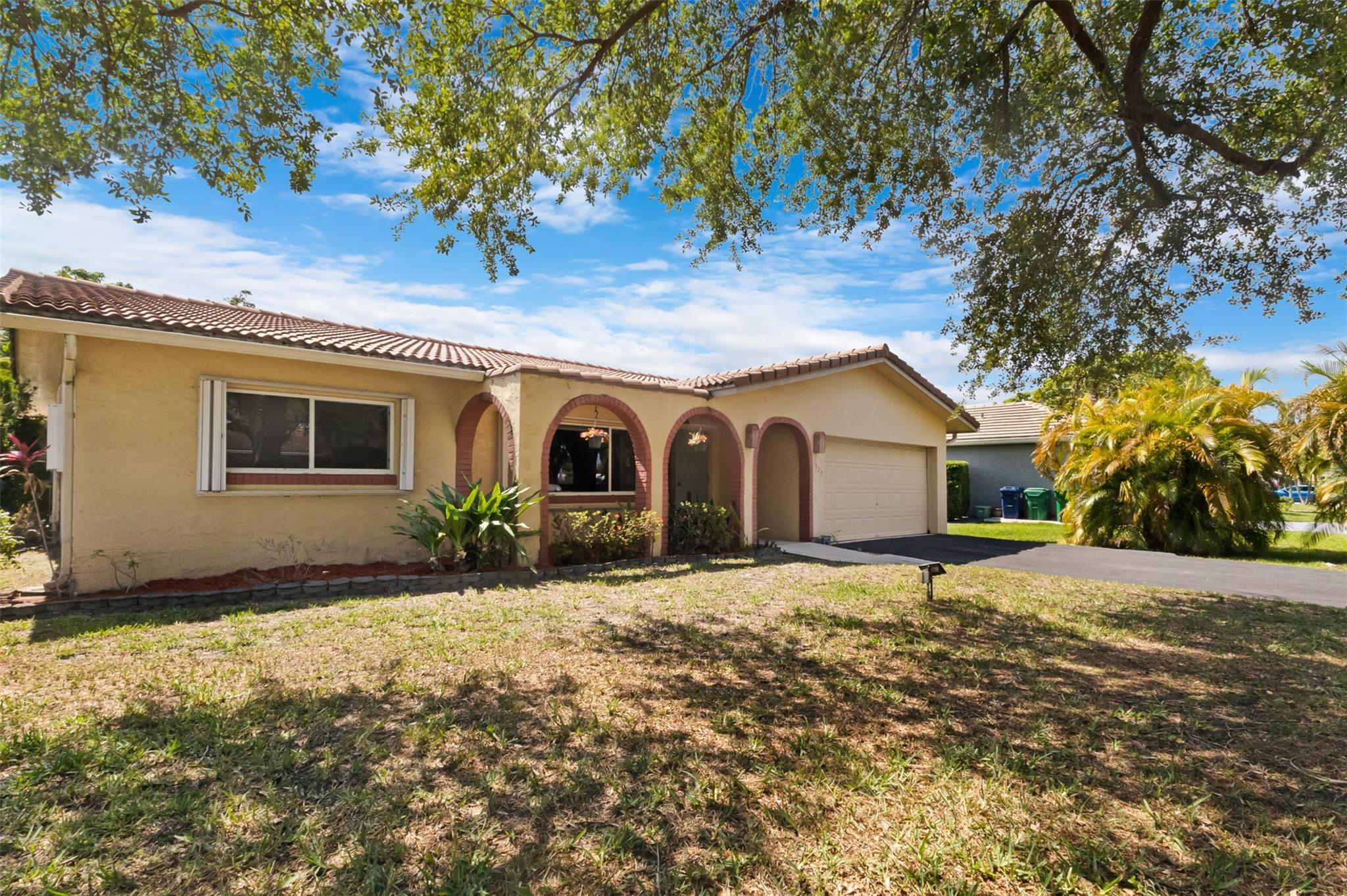 Open and Bright 3/2 on humongous lot. in sought after RAMBLEWOOD neighborhood. Large living and dining room. Updated Kitchen with granite countertops and upgraded appliances. Split bedroom plan. Large family room, (owner using as dining). 17x13 Primary Suite with walk in close, and cabana bath. Guest rooms on the other side for maximum privacy. Bathrooms have been upgraded with newer cabinets. Covered porch overlooking free form pool. Beautiful new paver deck. Back yard is perfect for family swing set and jungle gym. A/C one year new and pluming under house replumbed 8 years ago. Hurry this one won't last. Chandelier in bedroom 2 doesn't transfer.
NO HOMEOWNER'S ASSOCIATION EASY T OSHOW