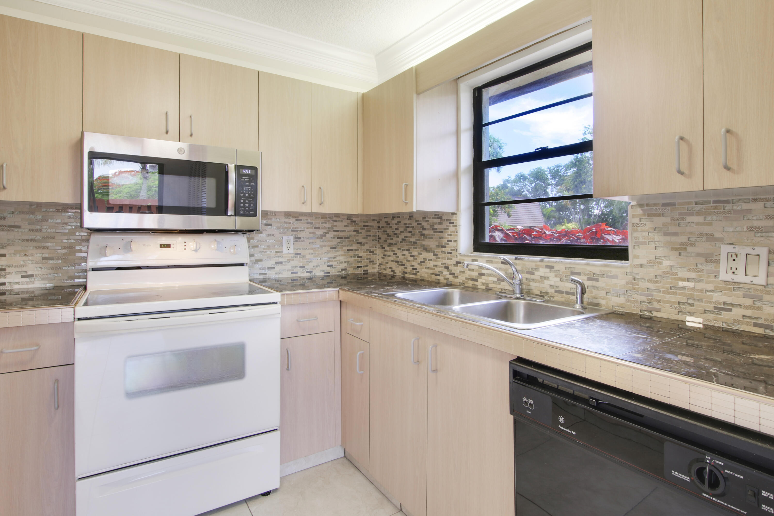 JUPITER LAKES TOWNHOMES - Residential