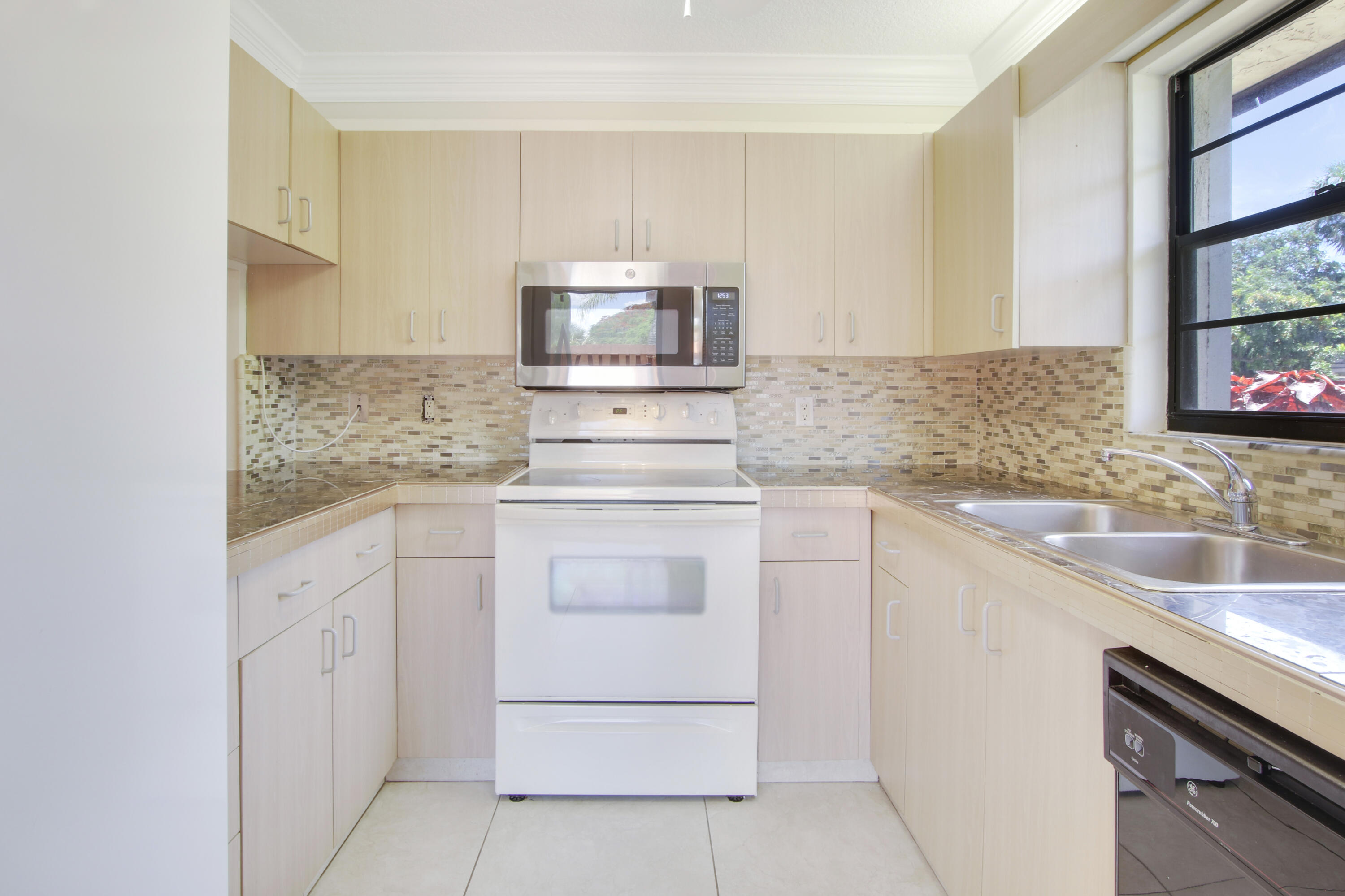 JUPITER LAKES TOWNHOMES - Residential