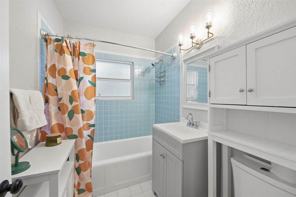 Photo of 117 S Palmway, Lake Worth Beach, FL 33460 (MLS # F10549325)