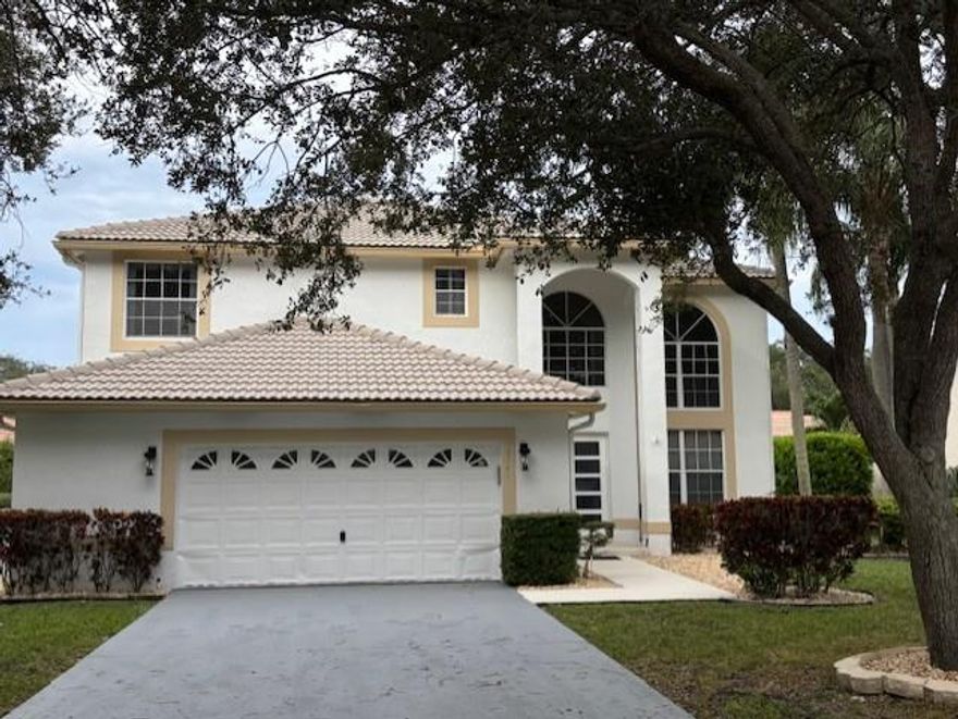 TOTALLY RENOVATED 5/3 TWO STORY HOUSE. 1BR & 1FULL BA ON 1ST FLOOR. NEW LVP WOODPLANK FLOORS DOWNSTAIRS & UPSTAIRS, NEW KITCHEN WITJ NEW CABINETS, QUARTZ COUNTER TOPS, NEW SINGLE BOWL UNDERMOUNT SINK. ALL BATHROOMS UPDATED WITH NEW TILE, NEW CABINETS, NEW COMMODES, NEW FAUCETS, NEW GLASS SHOWER ENCLOSURES. READY FOR OCCUPANCY. QUICK APPROVAL BY HOA FOR QUALIFIED TENANTS.(2 WEEKS