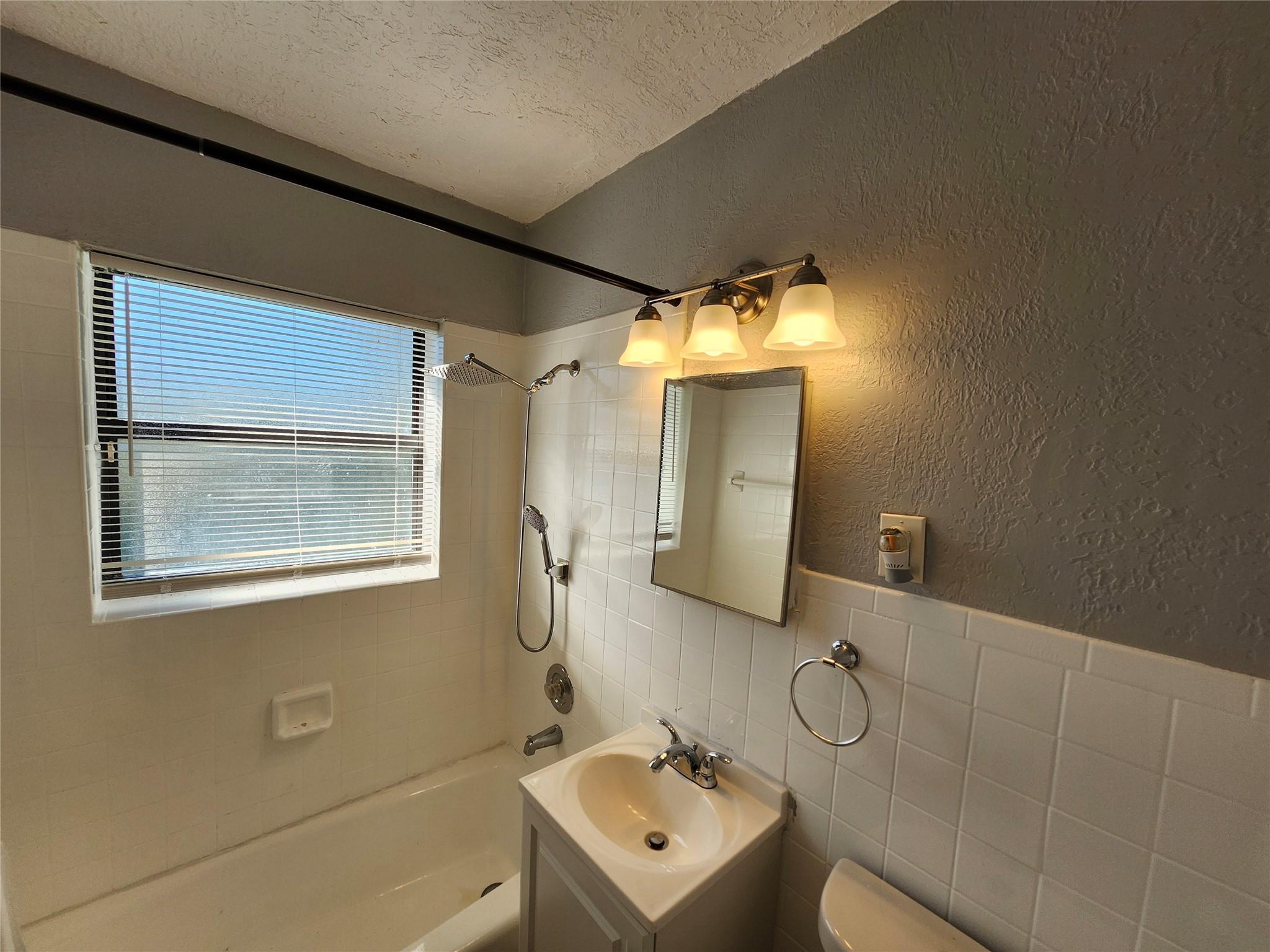 LAUDERDALE MANORS - Residential