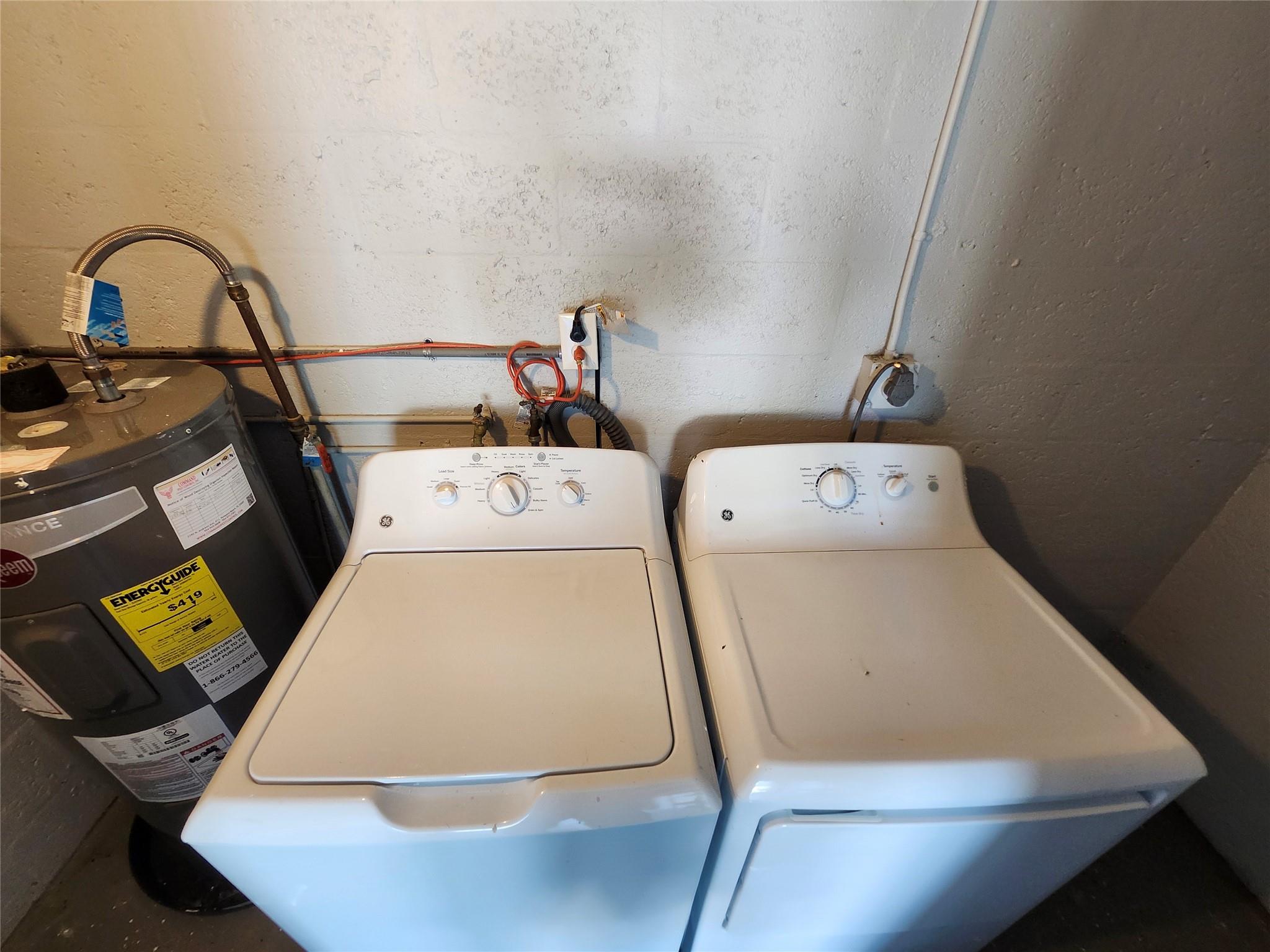 LAUDERDALE MANORS - Residential