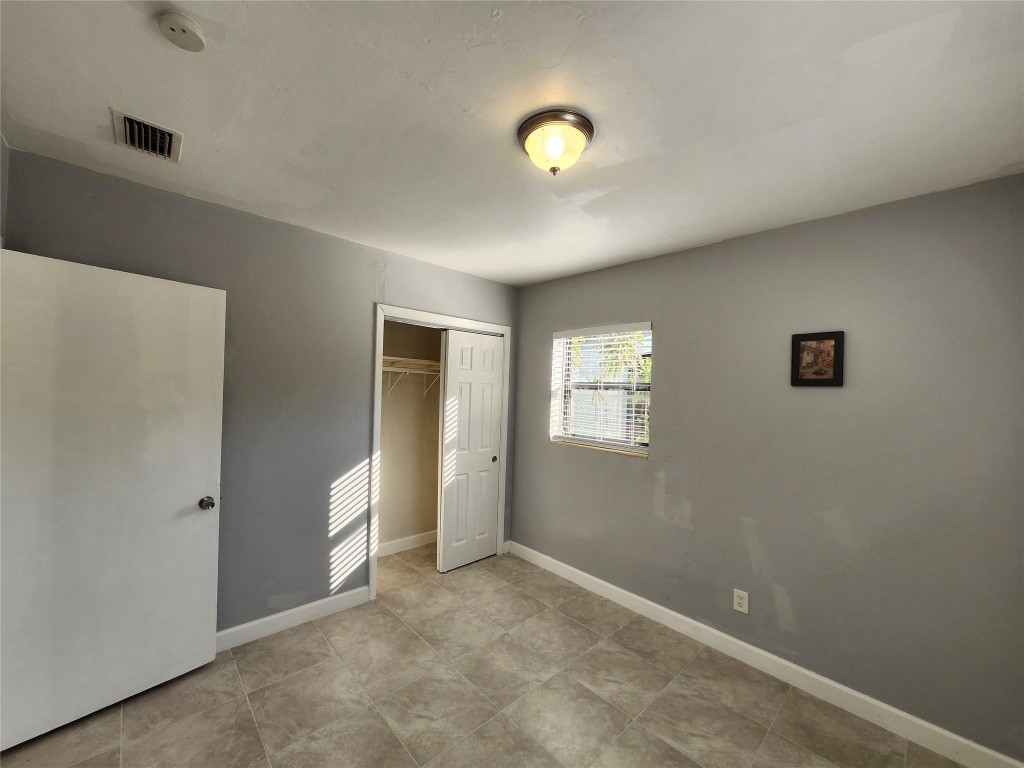 LAUDERDALE MANORS - Residential