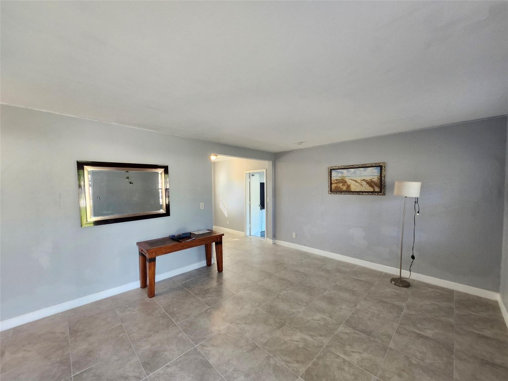 LAUDERDALE MANORS - Residential
