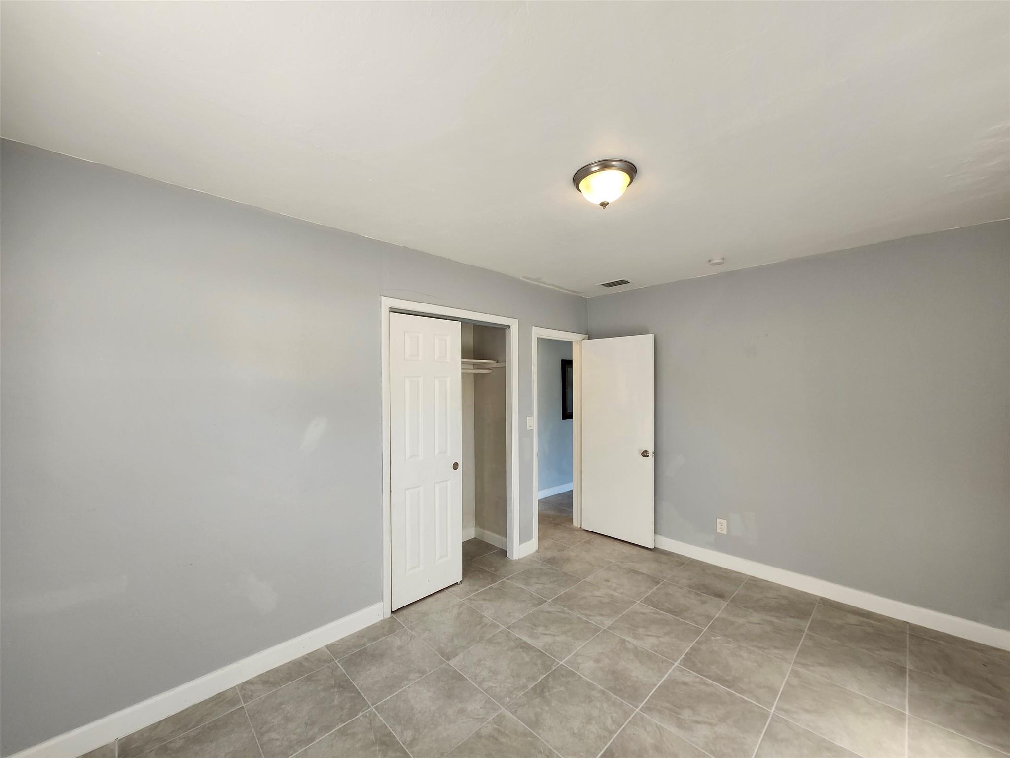 LAUDERDALE MANORS - Residential