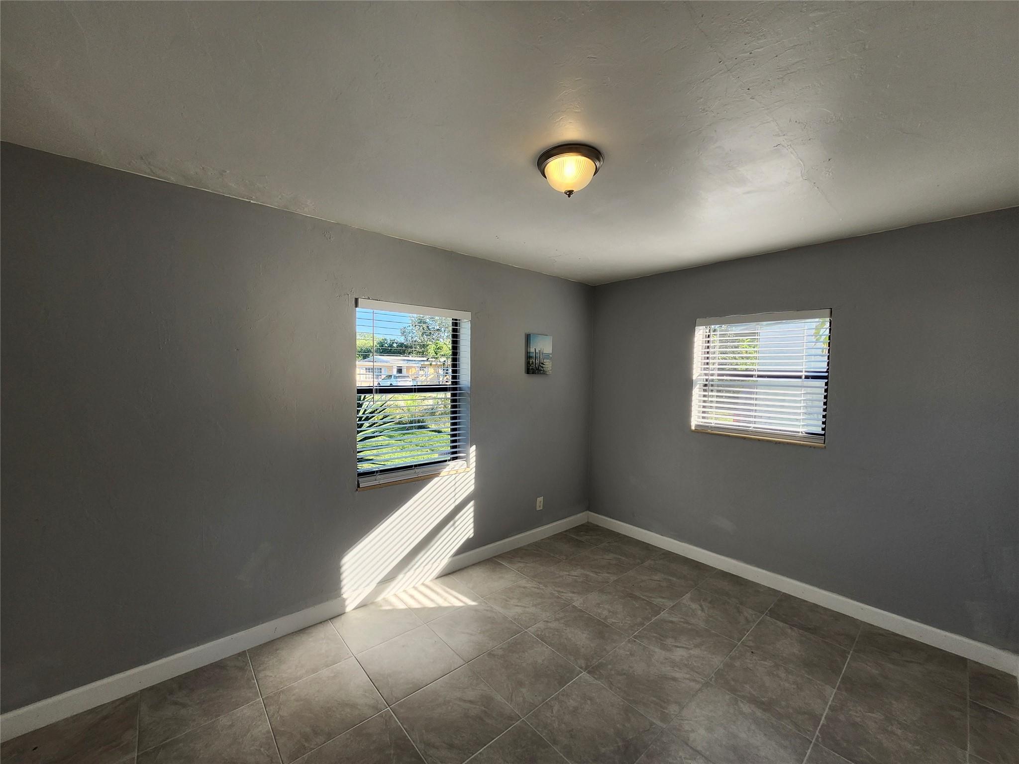 LAUDERDALE MANORS - Residential