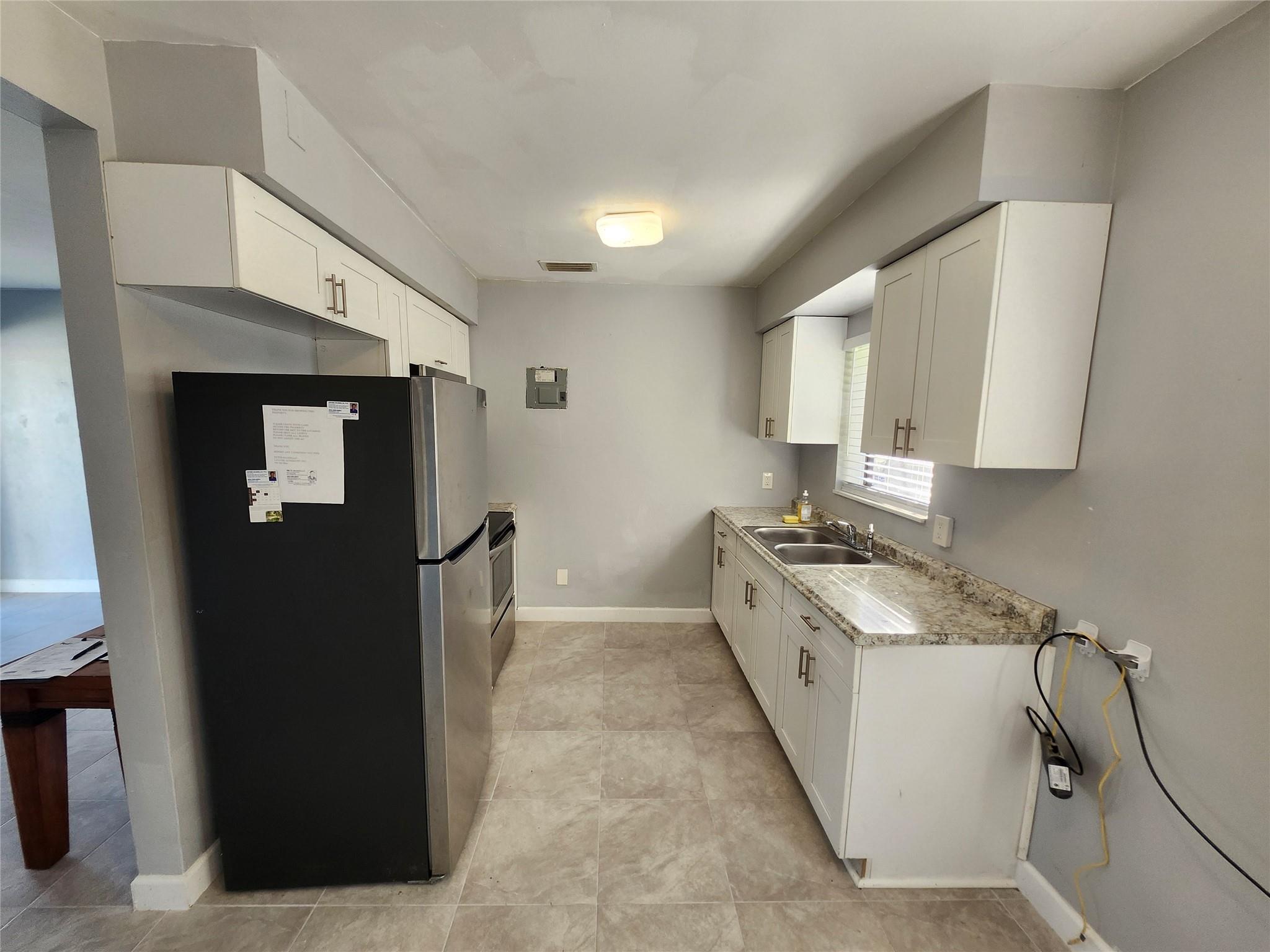 LAUDERDALE MANORS - Residential