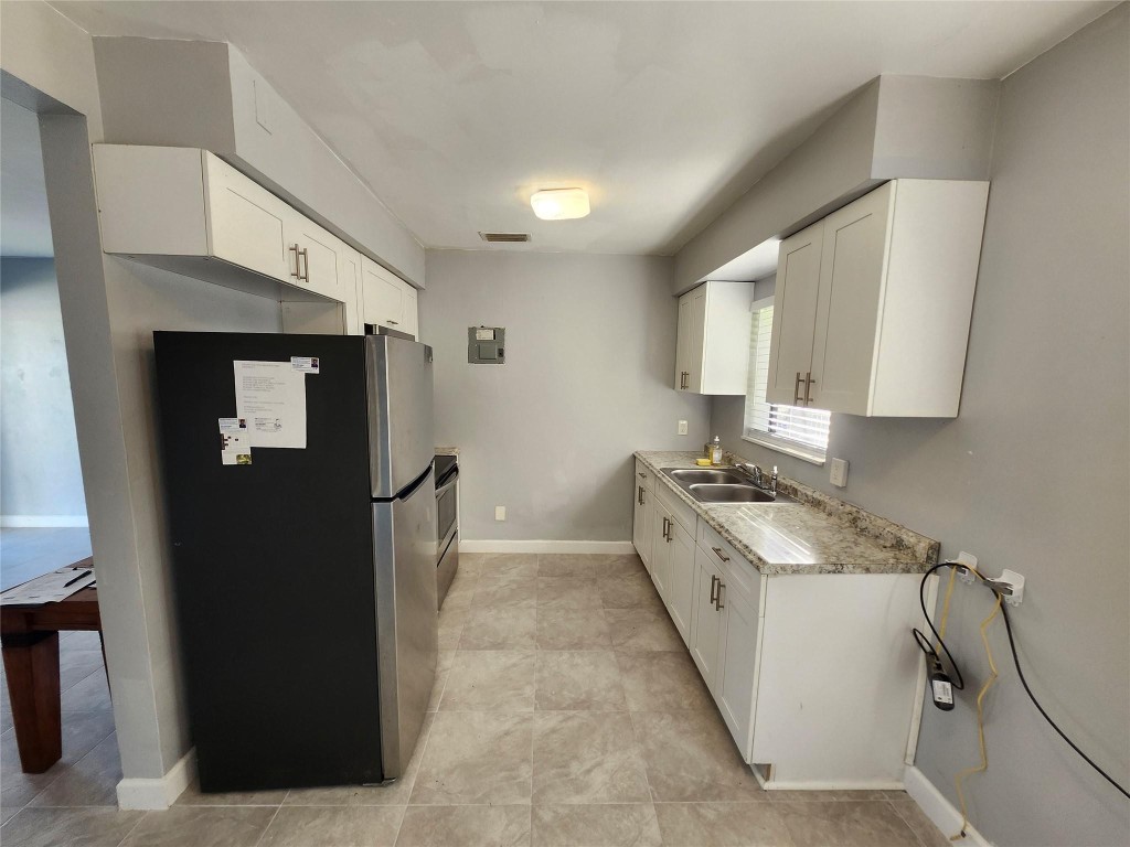 LAUDERDALE MANORS - Residential