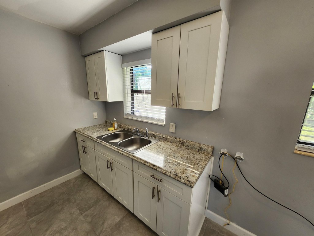 LAUDERDALE MANORS - Residential