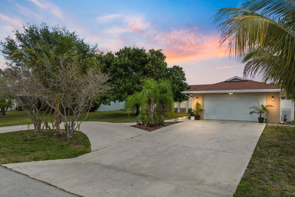 Photo of 9926 Dogwood Avenue, Palm Beach Gardens, FL 33410 (MLS # R11075255)