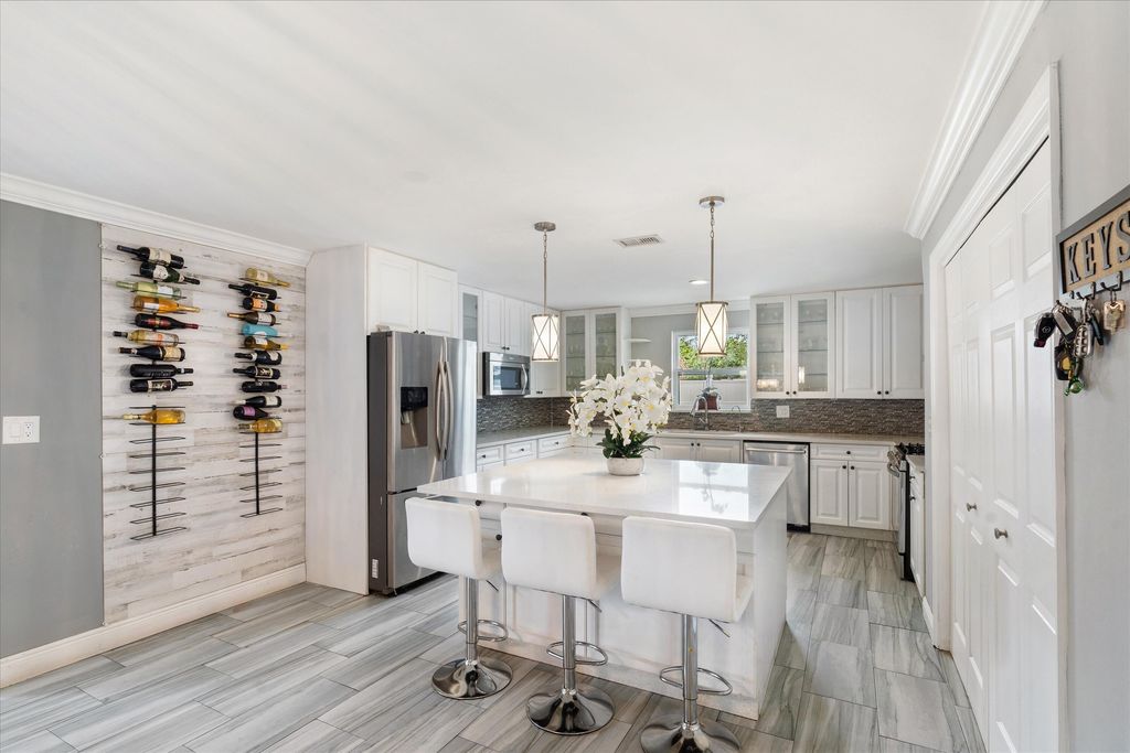 Photo of 9926 Dogwood Avenue, Palm Beach Gardens, FL 33410 (MLS # R11075255)