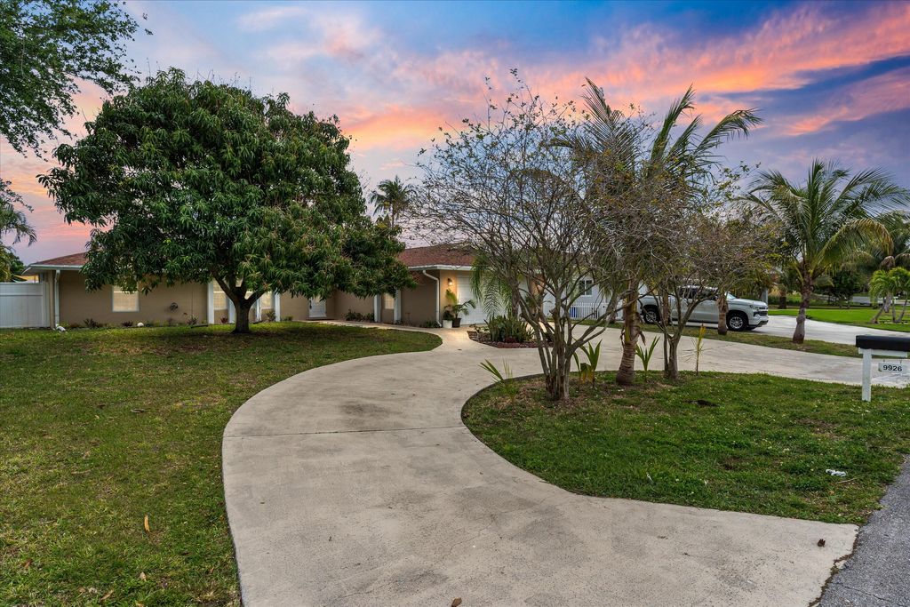 Photo of 9926 Dogwood Avenue, Palm Beach Gardens, FL 33410 (MLS # R11075255)