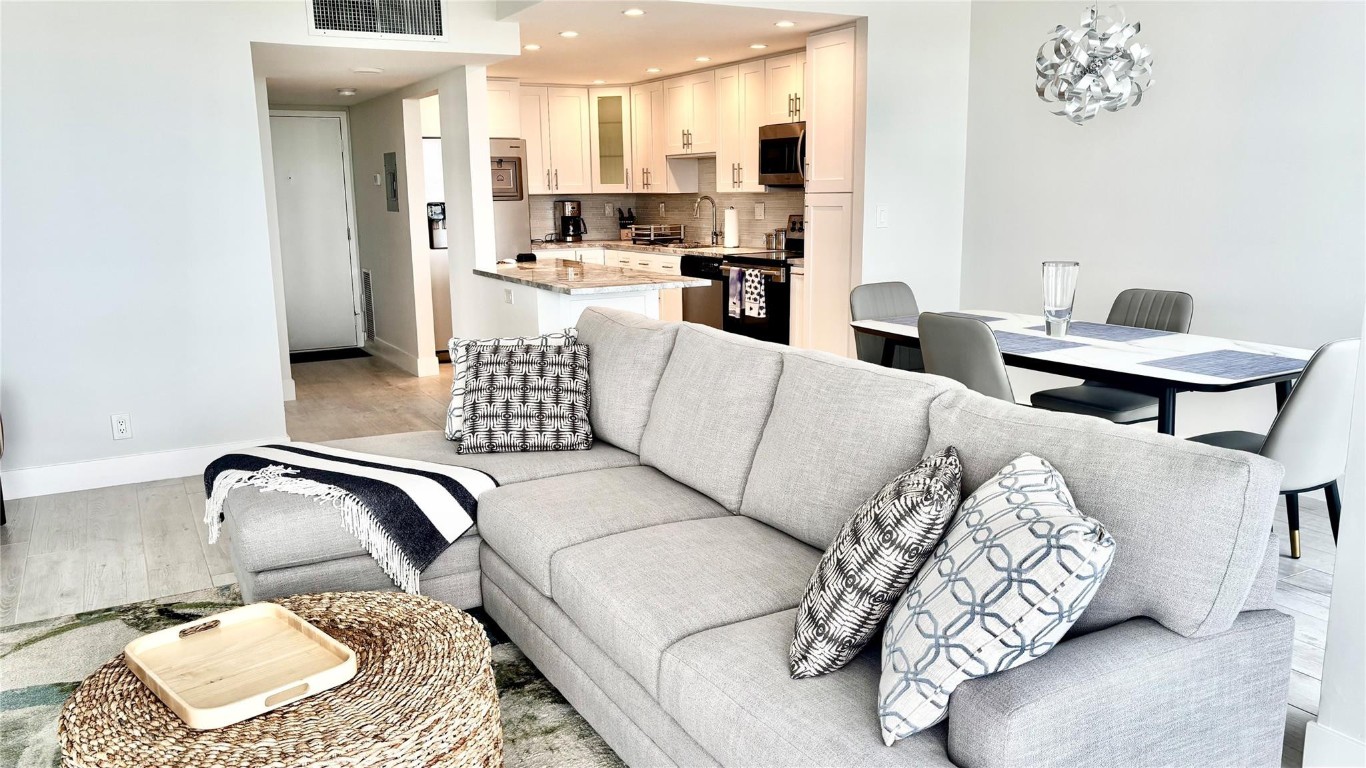 531 N Ocean Boulevard 1601