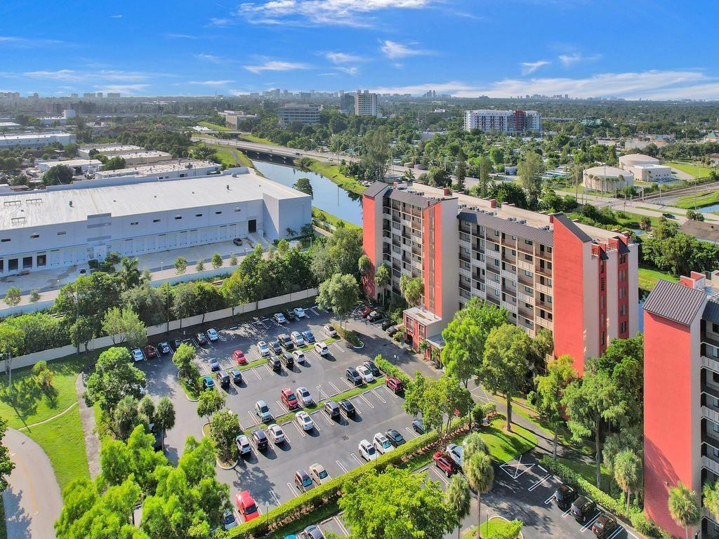 2200 S Cypress Bend Dr 601