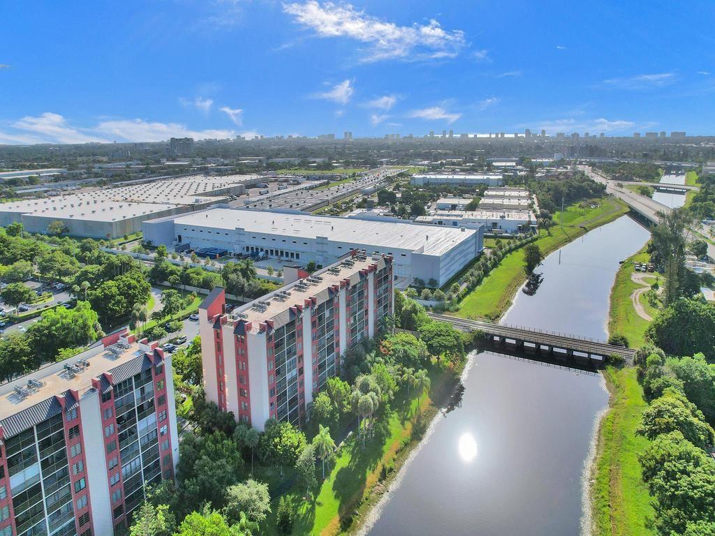 2200 S Cypress Bend Dr 601