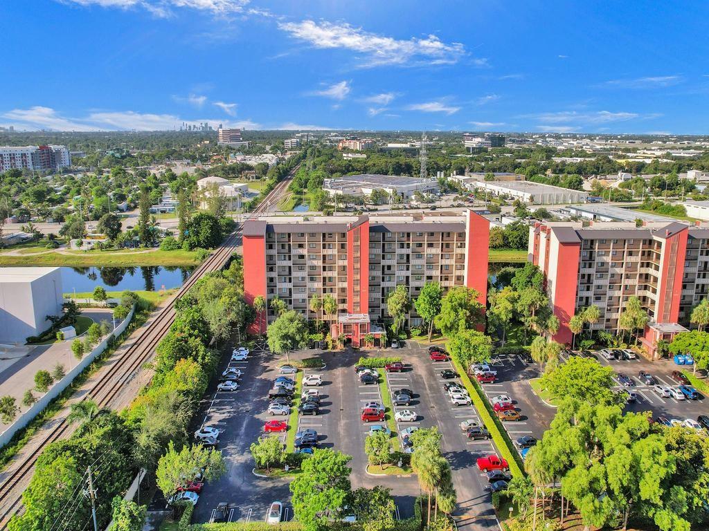 2200 S Cypress Bend Dr 601