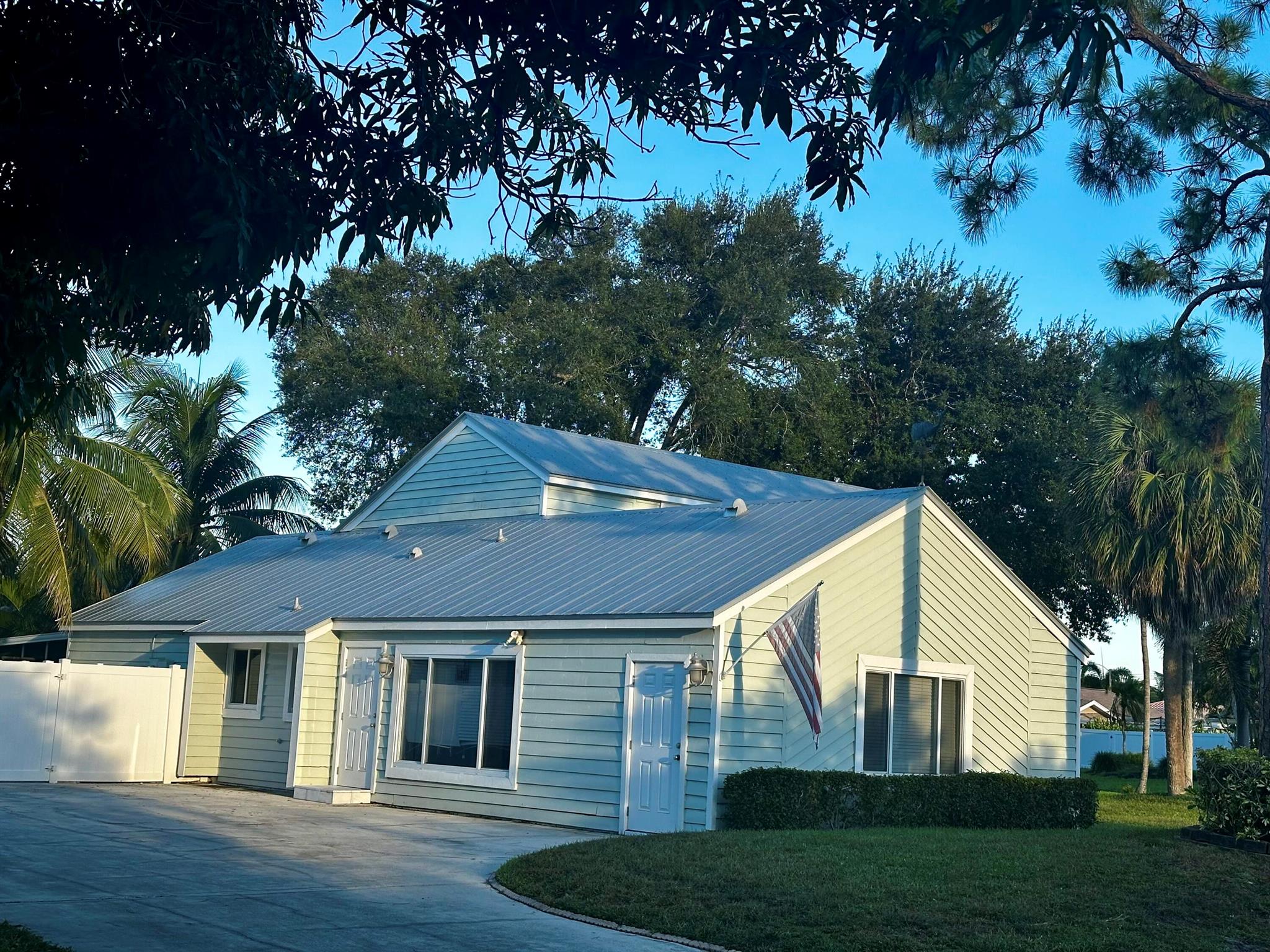 198 SW 15th Court