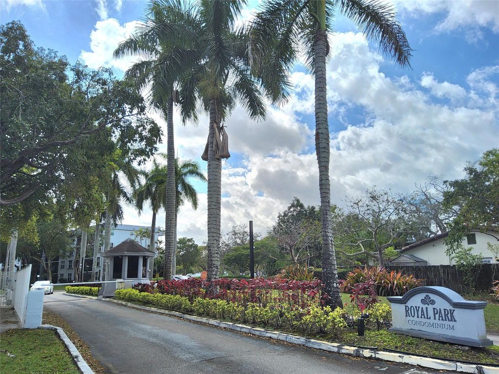 Photo of 112 Royal Park Drive #4F, Oakland Park, FL 33309 (MLS # F10551651)