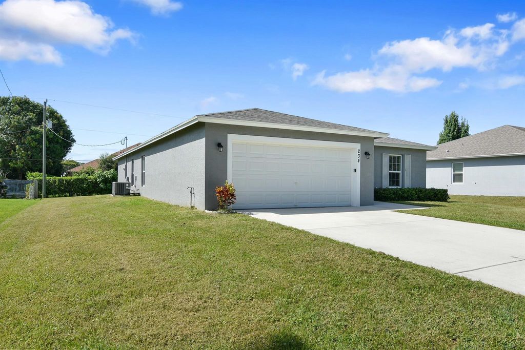 Photo of 234 SW Pagoda Terrace, Port Saint Lucie, FL 34984 (MLS # R11004254)