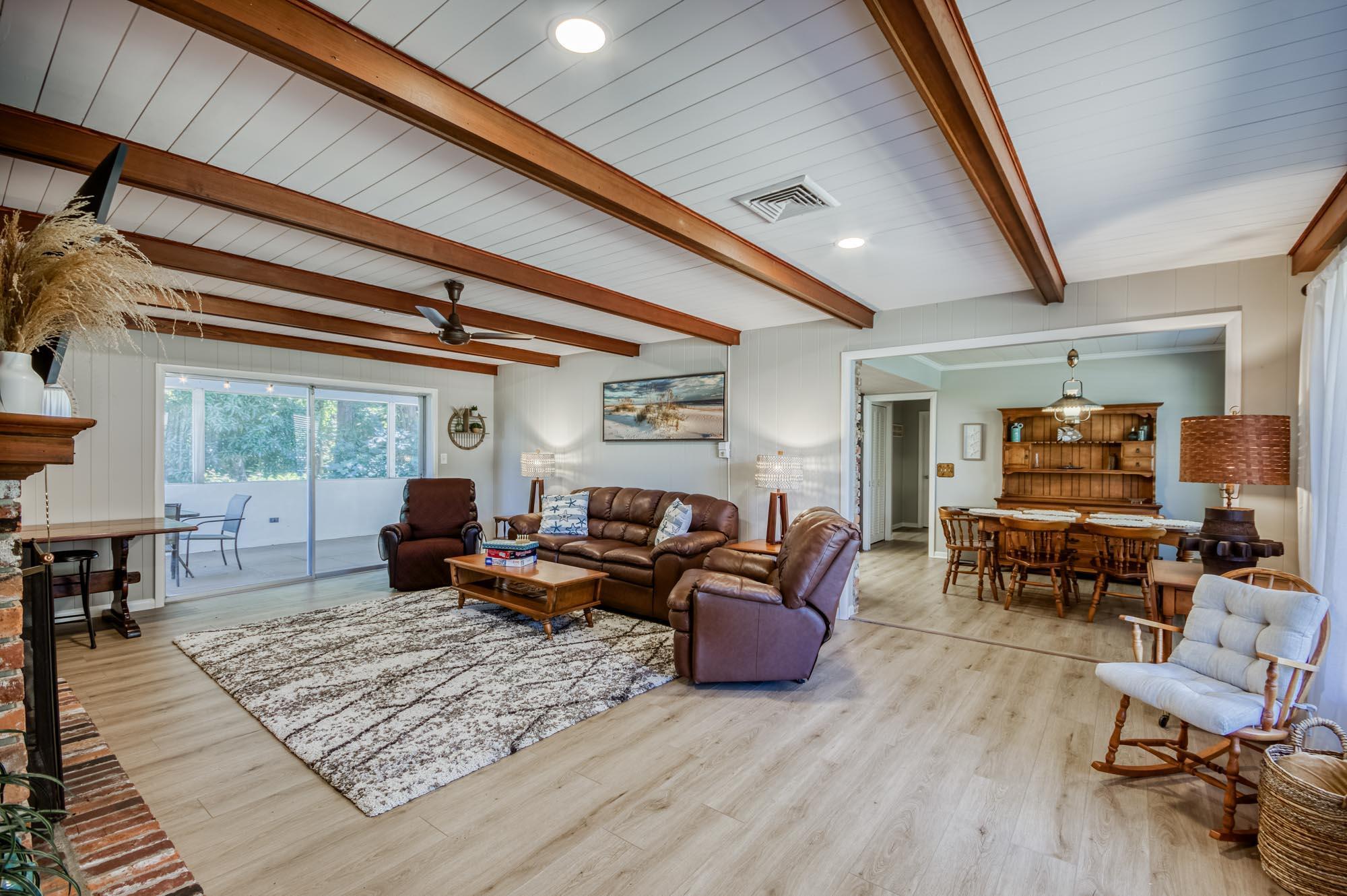 5528 Hibiscus Road