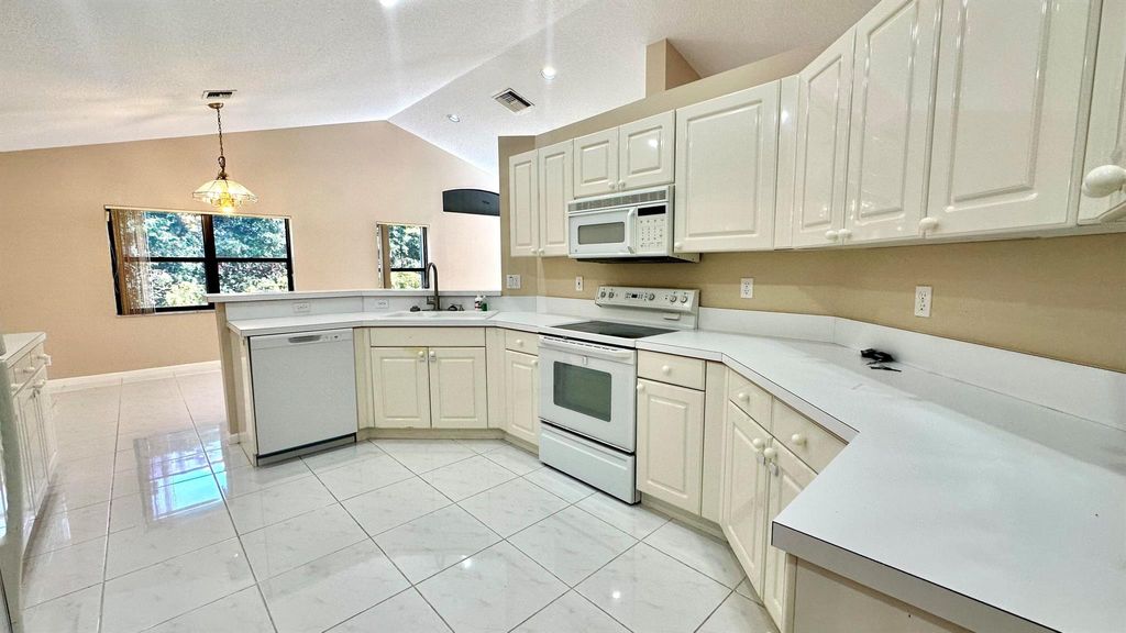 Photo of 10388 Lexington Circle S, Boynton Beach, FL 33436 (MLS # R10936140)