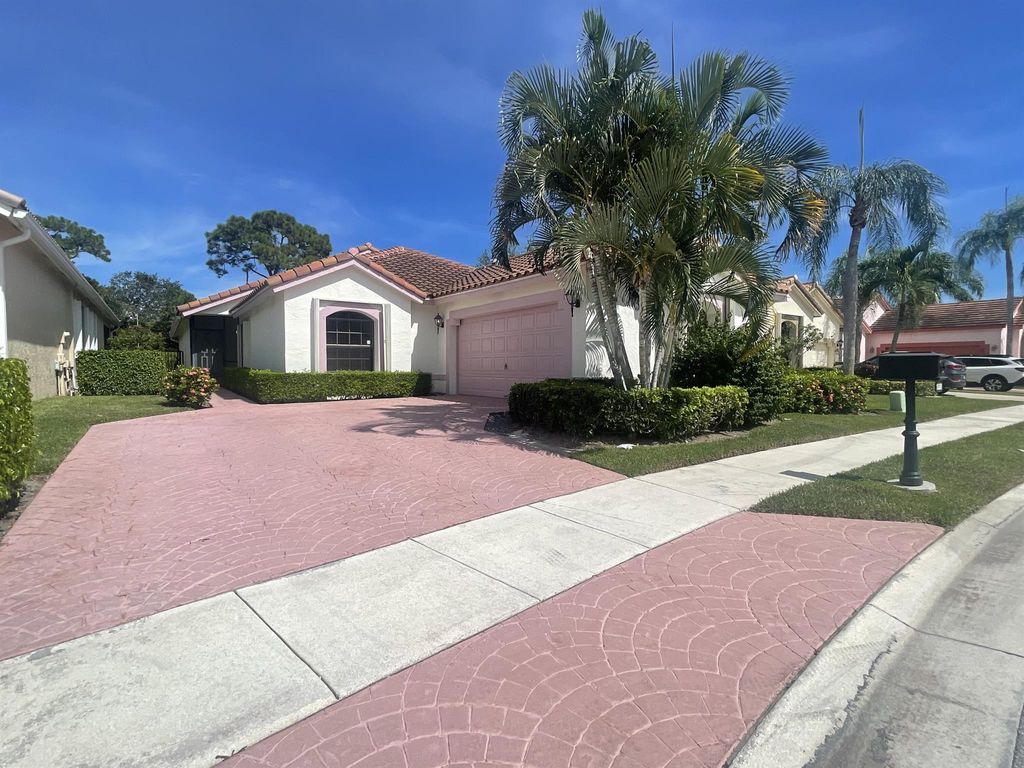 Photo of 10388 Lexington Circle S, Boynton Beach, FL 33436 (MLS # R10936140)