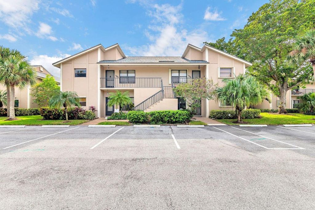 Photo of 1602 Clubhouse Circle, Jupiter, FL 33477 (MLS # R10897211)