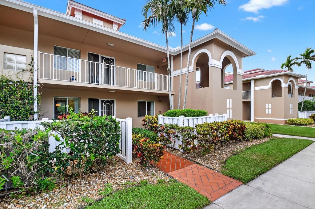 Photo of 5914 Regal Glen Drive #109, Boynton Beach, FL 33437 (MLS # F10509221)