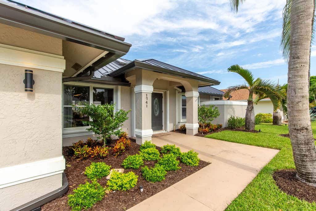 Photo of 1741 Grantham Drive, Wellington, FL 33414 (MLS # B26060138)