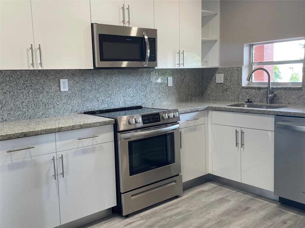 HOLLYBROOK - Residential