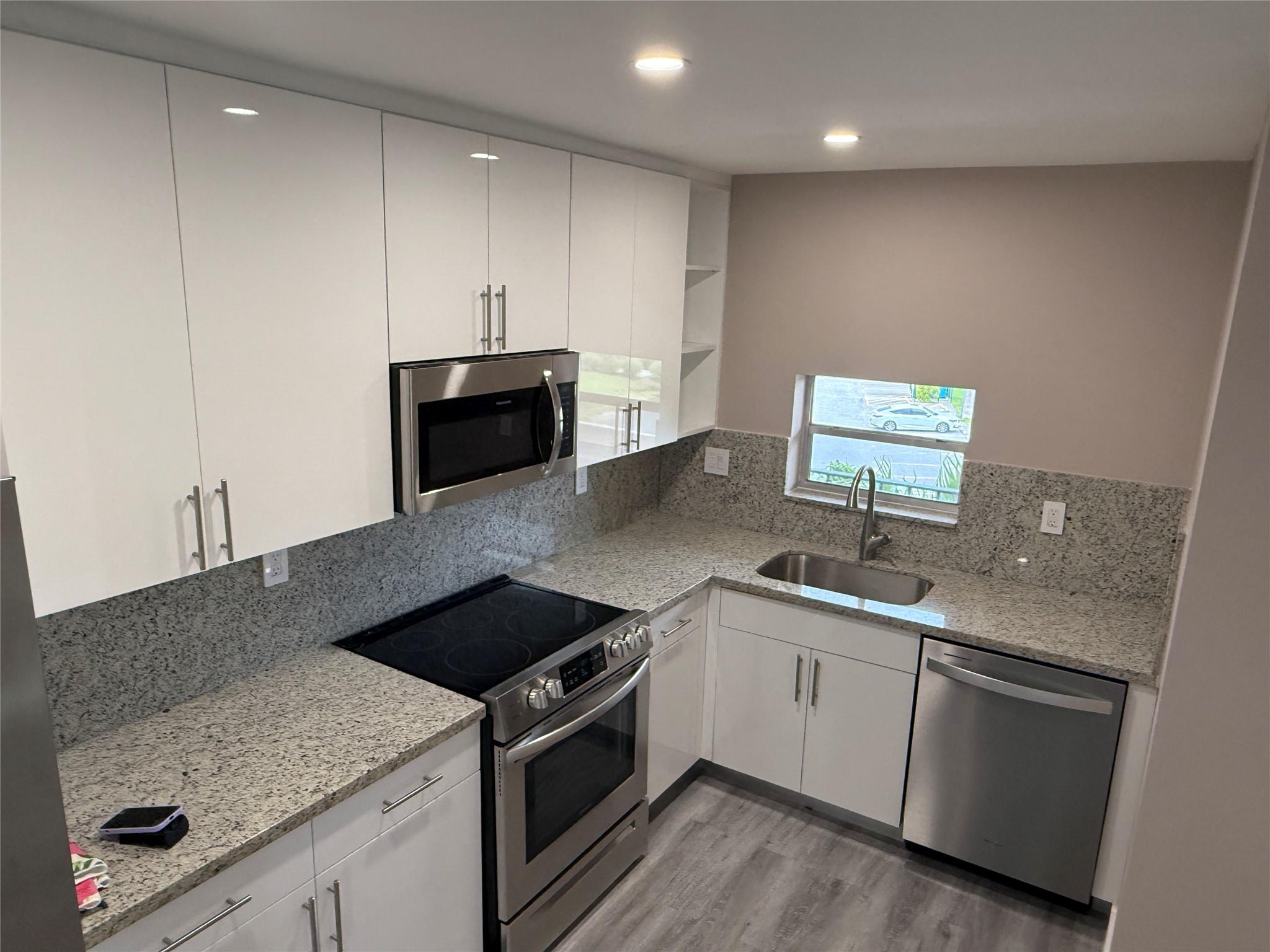 HOLLYBROOK - Residential