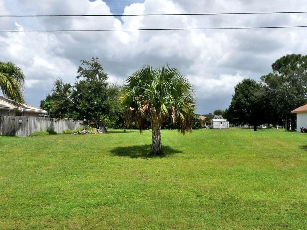 Photo of 2081 SW Savage Boulevard, Port Saint Lucie, FL 34953 (MLS # R10927414)
