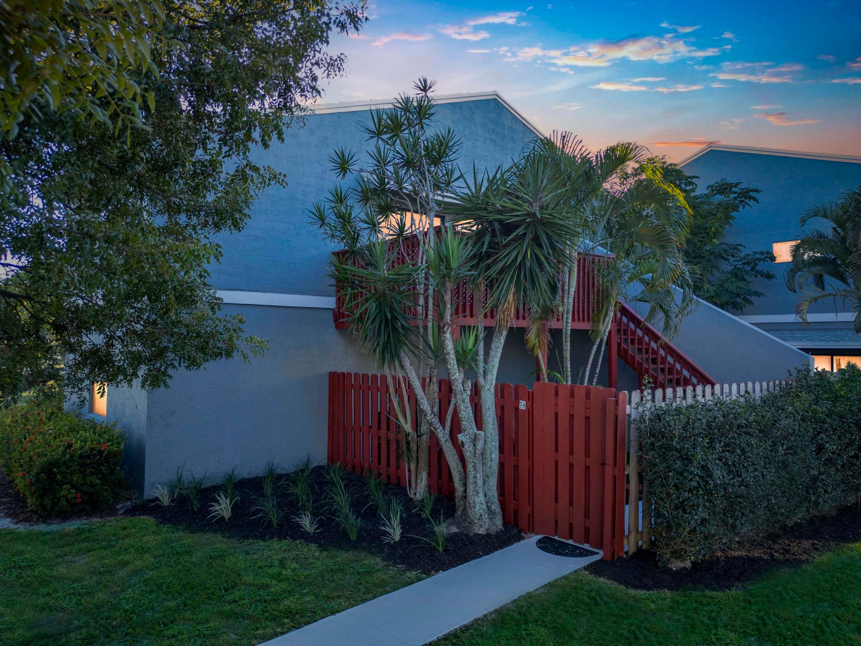 CROSSINGS OF BOYNTON BEACH CONDO - Residential