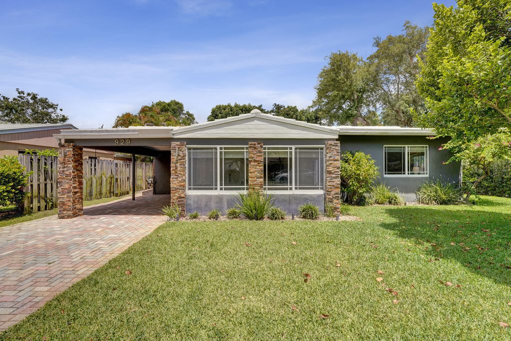 Photo of 929 SW 18th Court, Fort Lauderdale, FL 33315 (MLS # B26024616)
